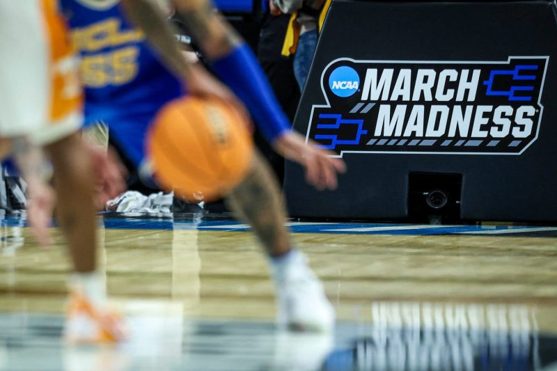 Berkshire Hathaway employee wins $1 million in Warren Buffett’s March Madness bracket challenge