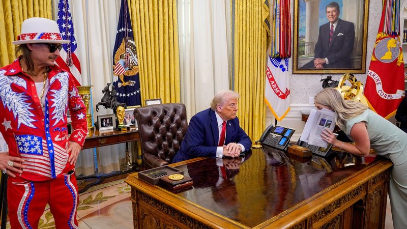 Trump signs executive order to protect Americans from ‘exploitive ticket scalping’ in entertainment industry