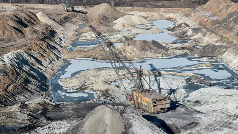 LIZ PEEK: Trump must stay strong, US reliance on Chinese minerals and drugs puts Americans at risk