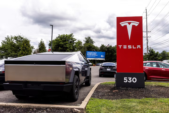 Tesla stock dives 4% as Q1 deliveries fail to meet expectations