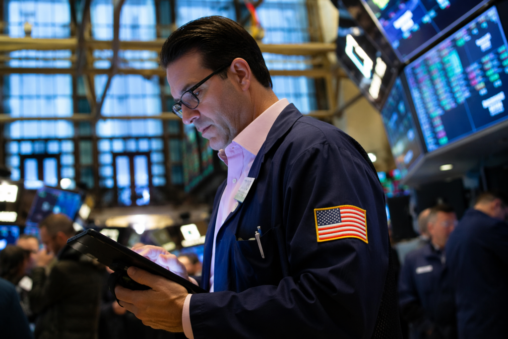 US stocks extend rally as earnings season unfolds