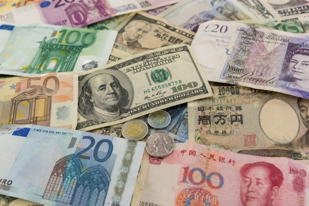 Global currencies trade in narrow ranges as markets focus on inflation and oil