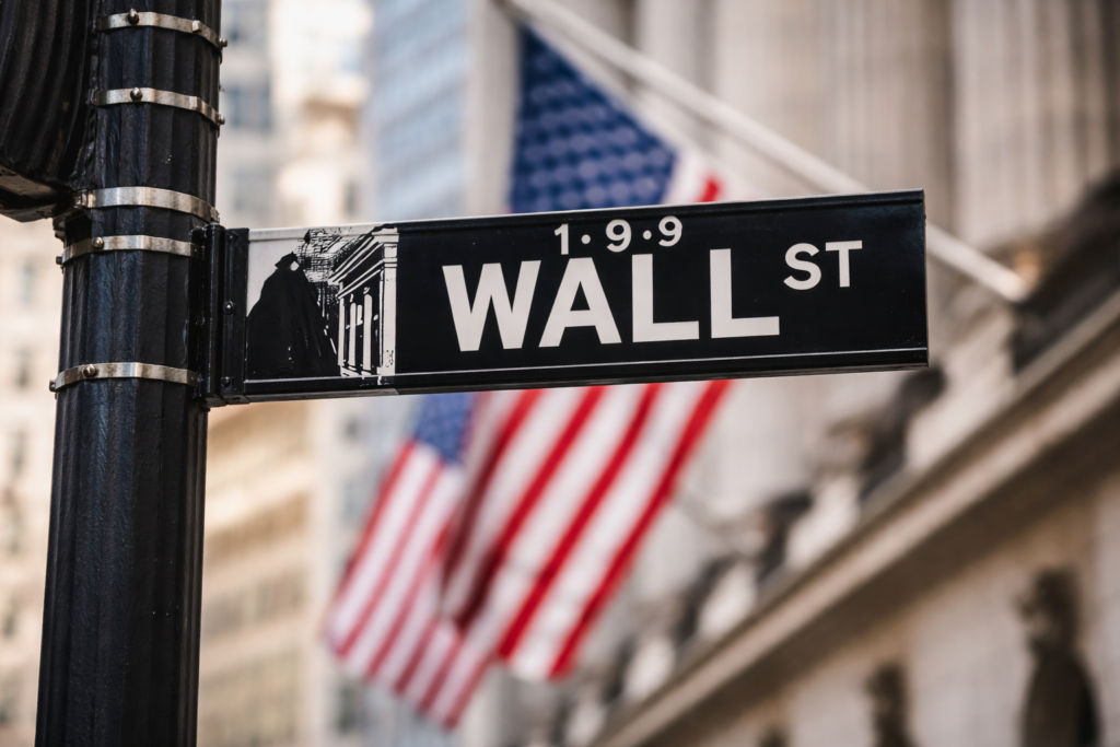 Dow closes 300 pts lower as Treasury yields hit 2007 high ahead of Fed rate decision